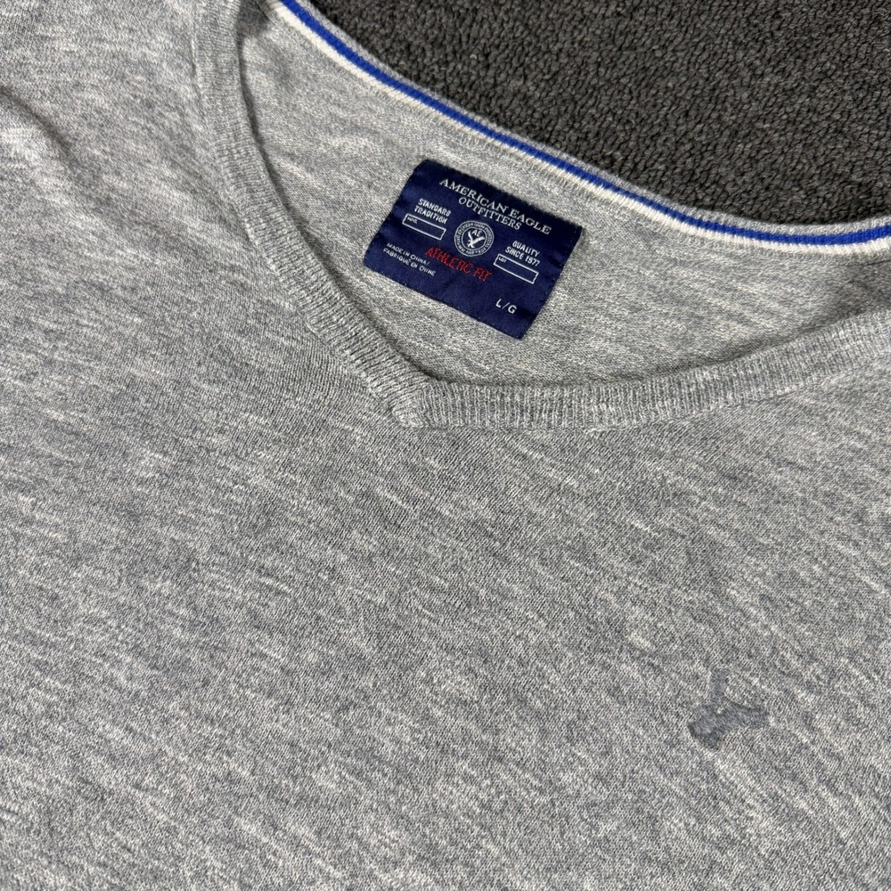 American Eagle Sweater Mens L Athletic Fit Gray V-Neck Embroidered Logo EUC